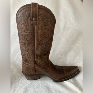 ARIAT leather woman’s cowboy boots size 8.5